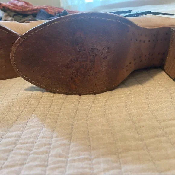 Stylish Freebird Black and Tan Women's Sandals - Picture 5 of 8